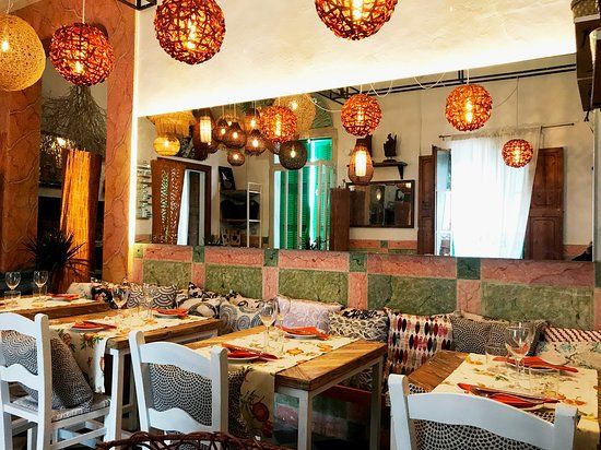 La Magrana Cafe-Bistro